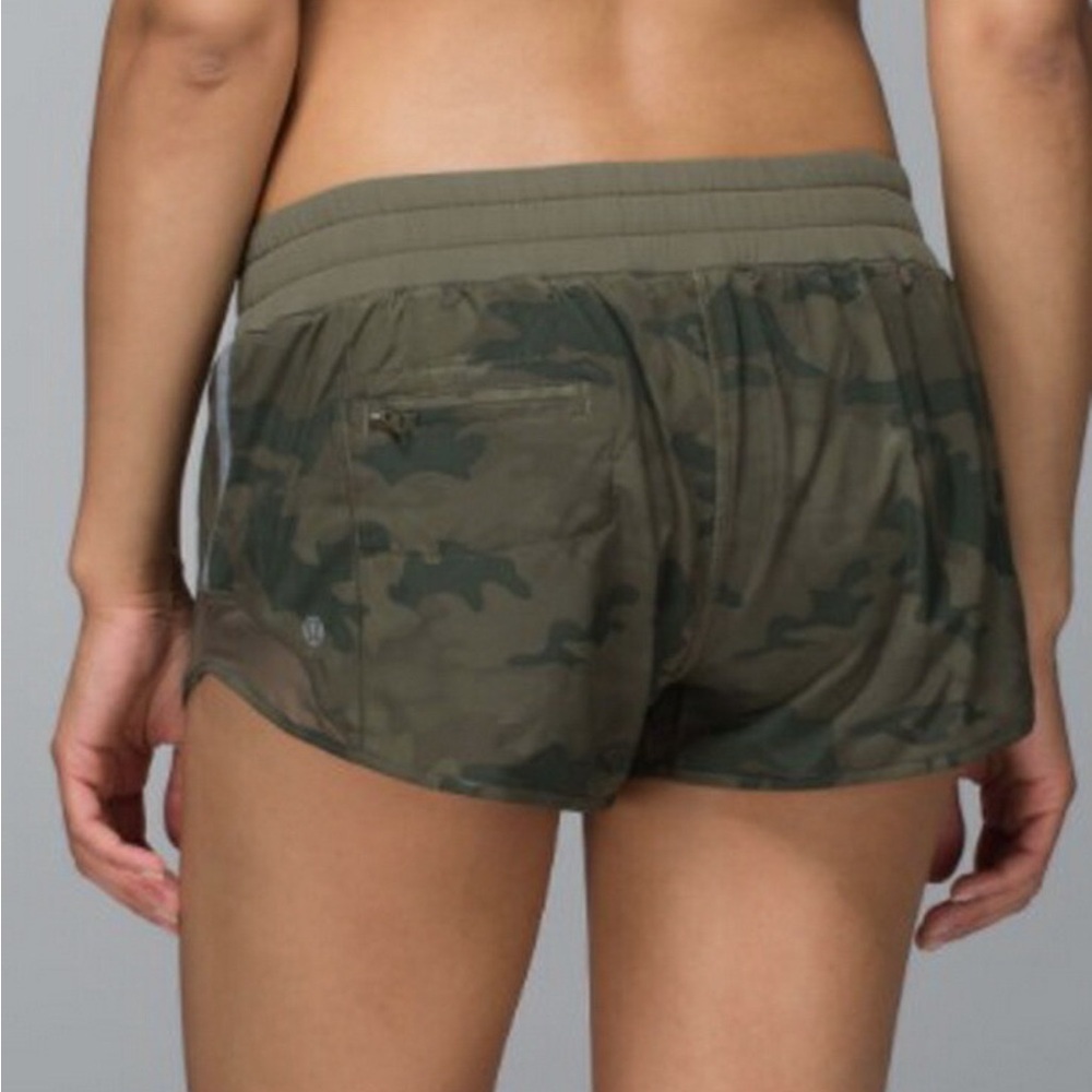 Lululemon Athletica Hotty Hot Camo Shorts - Picture 3 of 9